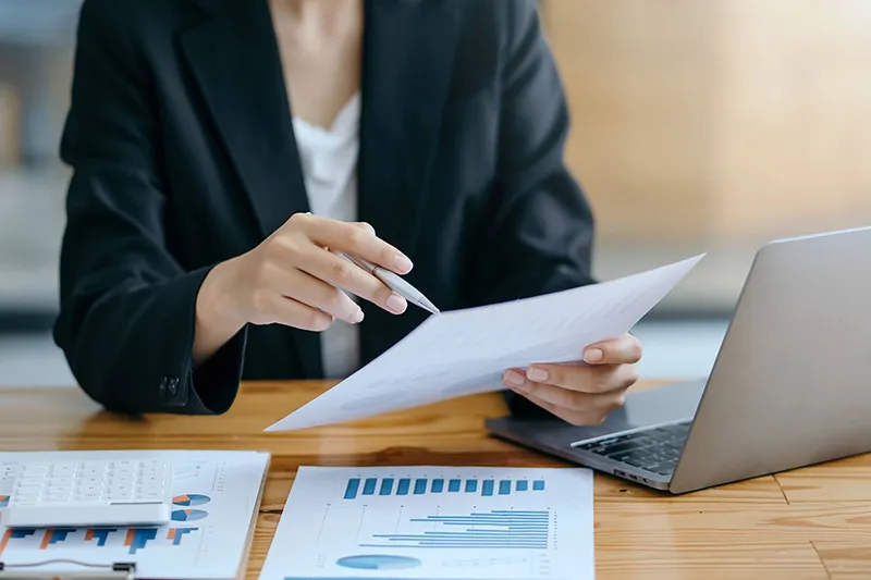 法令と心理の両面からサポートを提供